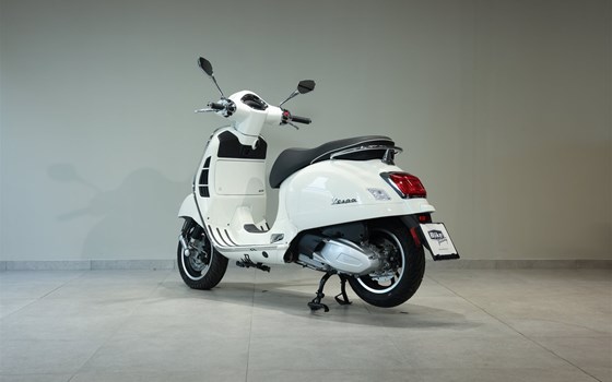 Neufahrzeug Vespa GTS 300 hpe Super - Bild 6 Neufahrzeug Vespa GTS 300 hpe Super - Bild 6