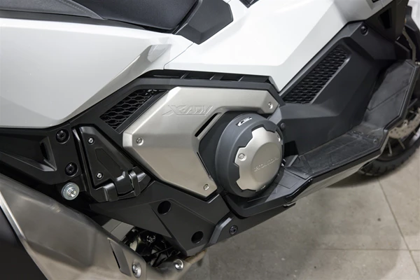 Honda X-ADV (Pearl Glare White) - Bild 5