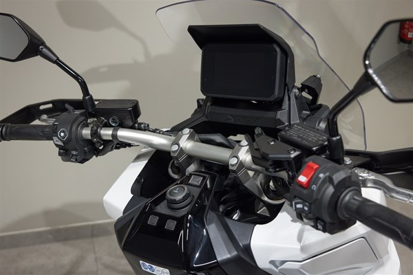 Honda X-ADV (Pearl Glare White) - Bild 6