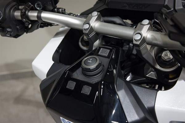 Honda X-ADV (PERL DEEP MUD GRAY) - Bild 2