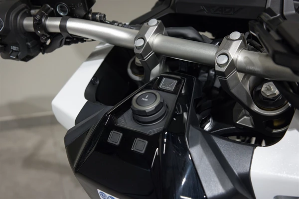 Honda X-ADV (Pearl Glare White) - Bild 7