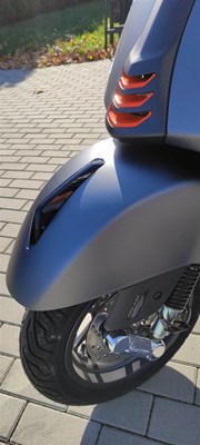 Vespa GTS 300 hpe Super Sport (Grau Travolgente Matt) - Bild 7