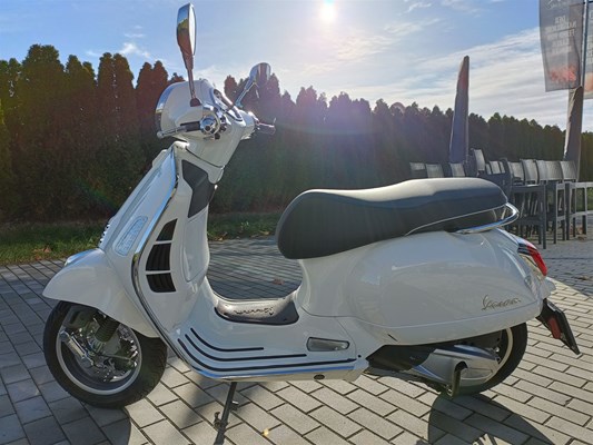 Vespa GTS 300 hpe Super (Bianco Innocente) - Bild 5