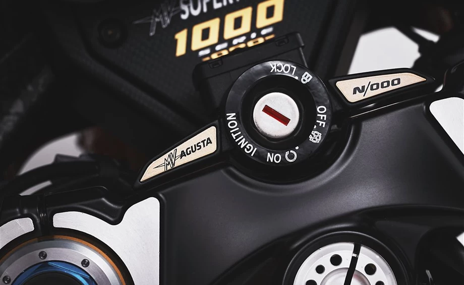 Angebot MV Agusta Superveloce 1000 Serie Oro Bild 9: Angebot MV Agusta Superveloce 1000 Serie Oro