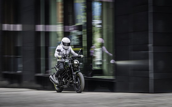 Gebrauchtmotorrad Benelli Leoncino 125 - Bild 12