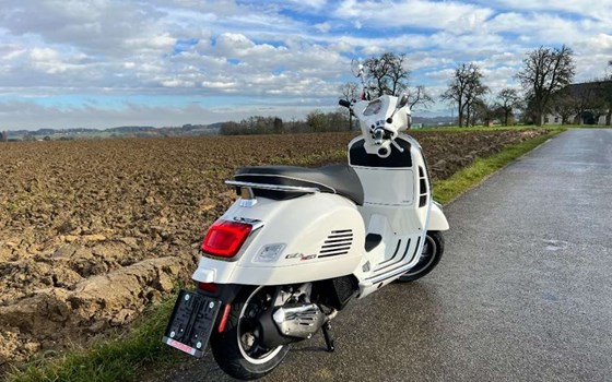 Neufahrzeug Vespa GTS 300 Super - Bild 3 Neufahrzeug Vespa GTS 300 Super - Bild 3