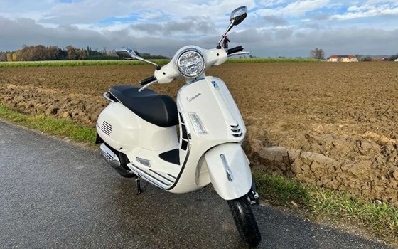 Neufahrzeug Vespa GTS 300 Super - Bild 1 Neufahrzeug Vespa GTS 300 Super - Bild 1