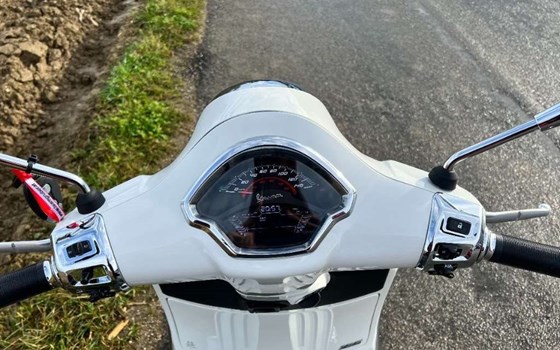 Neufahrzeug Vespa GTS 125 Super - Bild 6 Neufahrzeug Vespa GTS 125 Super - Bild 6