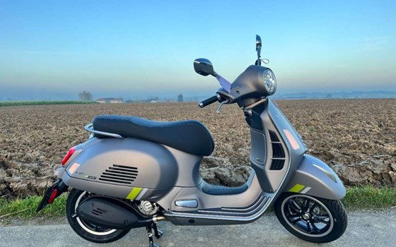 Neufahrzeug Vespa GTS 125 Super Tech - Bild 2 Neufahrzeug Vespa GTS 125 Super Tech - Bild 2