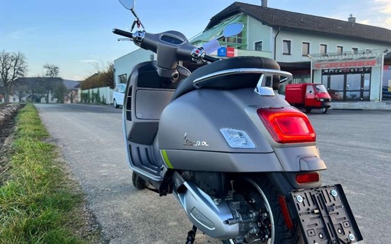 Neufahrzeug Vespa GTS 125 Super Tech - Bild 4 Neufahrzeug Vespa GTS 125 Super Tech - Bild 4