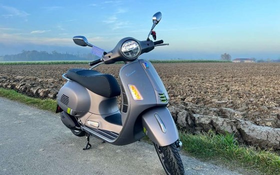 Neufahrzeug Vespa GTS 125 Super Tech - Bild 1 Neufahrzeug Vespa GTS 125 Super Tech - Bild 1