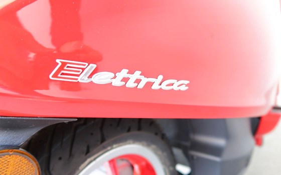 Neufahrzeug Vespa Elettrica - Bild 10