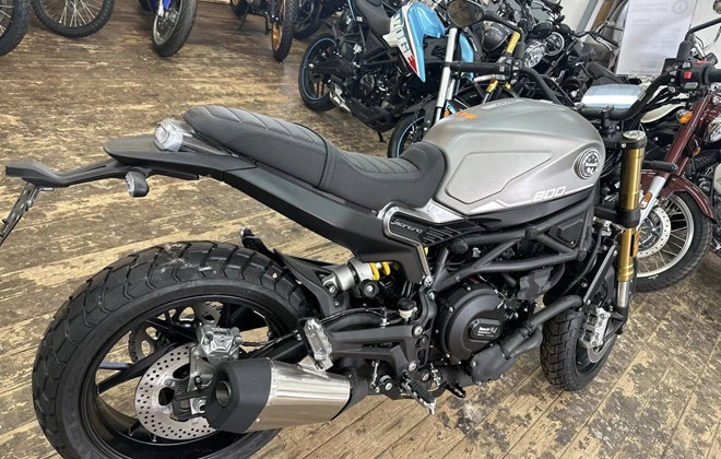 Benelli Leoncino 800