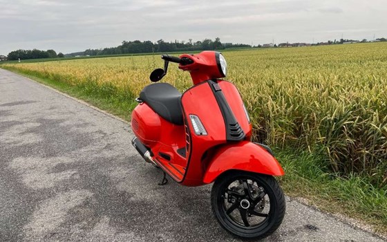 Neufahrzeug Vespa GTS 300 hpe - Bild 1 Neufahrzeug Vespa GTS 300 hpe - Bild 1