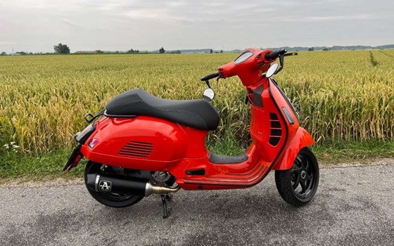 Neufahrzeug Vespa GTS 300 hpe - Bild 3 Neufahrzeug Vespa GTS 300 hpe - Bild 3