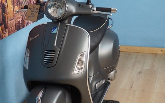Gebrauchtmotorrad Vespa GTS 300 i.e. Super Sport - Bild 12 Gebrauchtmotorrad Vespa GTS 300 i.e. Super Sport - Bild 12