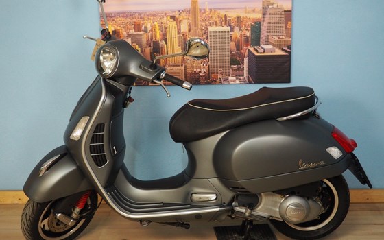 Gebrauchtmotorrad Vespa GTS 300 i.e. Super Sport - Bild 2 Gebrauchtmotorrad Vespa GTS 300 i.e. Super Sport - Bild 2