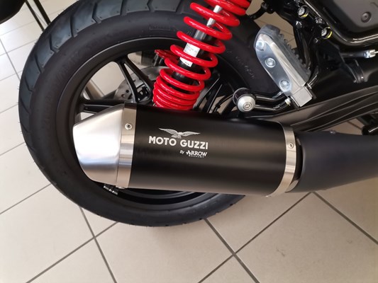 Moto Guzzi V7 Stone Special Edition (schwarz) - Bild 4