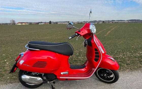 Neufahrzeug Vespa GTS 300 Super - Bild 2 Neufahrzeug Vespa GTS 300 Super - Bild 2