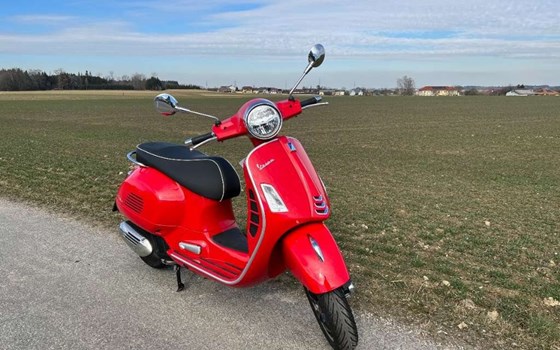 Neufahrzeug Vespa GTS 300 Super - Bild 1 Neufahrzeug Vespa GTS 300 Super - Bild 1