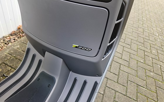 Neufahrzeug Vespa GTS 300 Super Tech - Bild 5