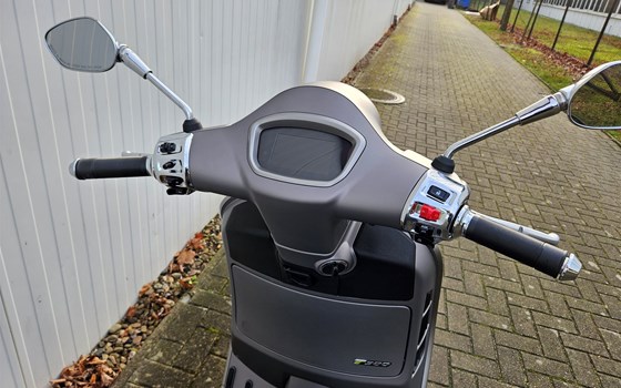 Neufahrzeug Vespa GTS 300 Super Tech - Bild 7