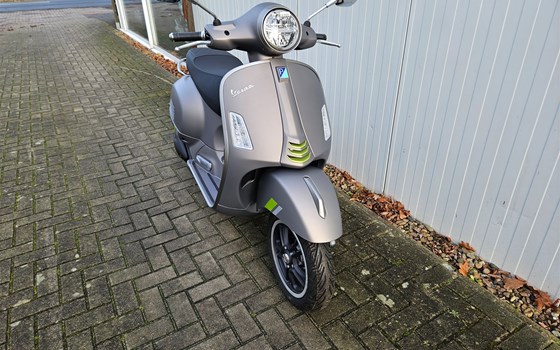 Neufahrzeug Vespa GTS 300 Super Tech - Bild 9