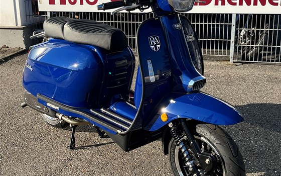 Neufahrzeug Royal Alloy GP 125 LC ABS - Bild 2