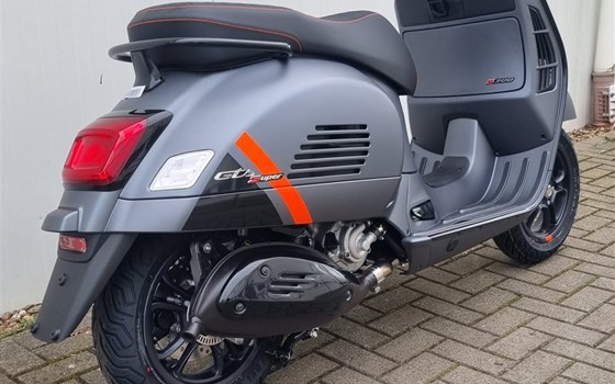 Neufahrzeug Vespa GTS 300 Super Sport - Bild 4