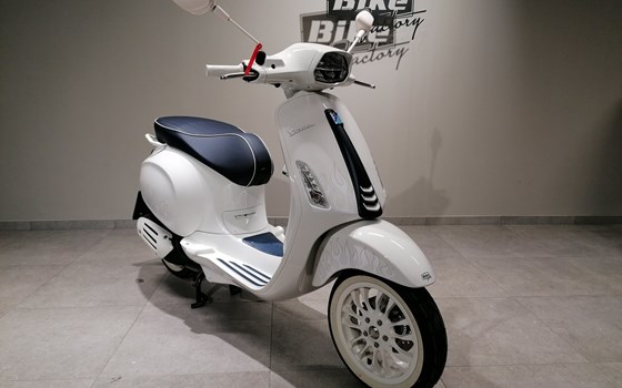 Neufahrzeug Vespa Sprint Justin Bieber X Vespa 125 - Bild 1