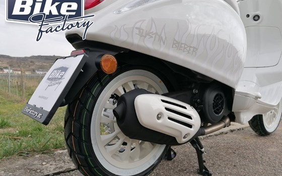 Neufahrzeug Vespa Sprint Justin Bieber X Vespa 125 - Bild 7 Neufahrzeug Vespa Sprint Justin Bieber X Vespa 125 - Bild 7