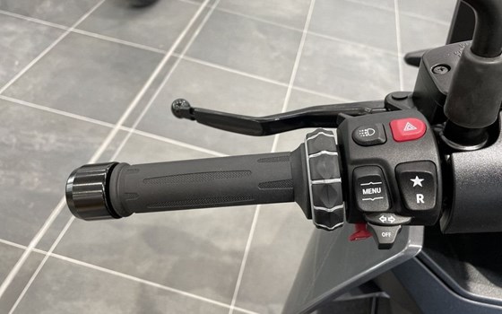 Gebrauchtmotorrad BMW CE 04 - Bild 7