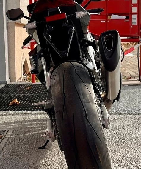 Offer Aprilia RSV 4 Factory Bild 10: Offer Aprilia RSV 4 Factory