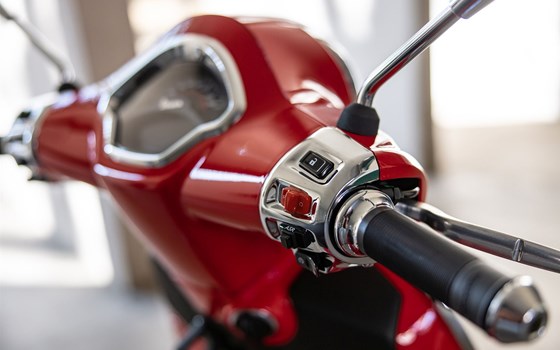 Neufahrzeug Vespa GTS 300 Super - Bild 6