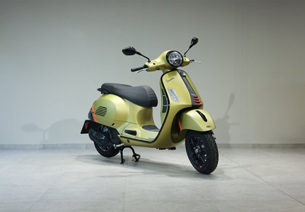 Vespa GTS 125 Super Sport (Verde Ambizioso matt)