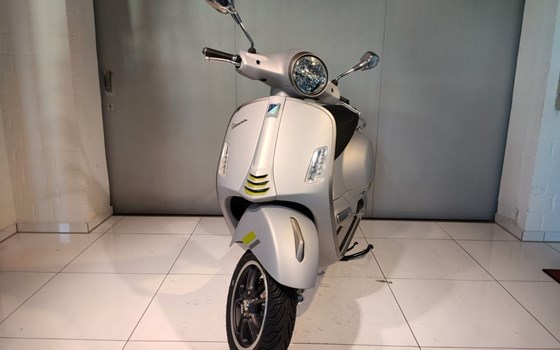 Neufahrzeug Vespa GTS 125 Super Tech - Bild 1