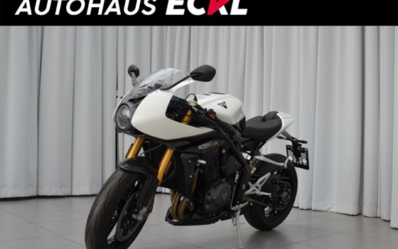 Gebrauchtmotorrad Triumph Speed Triple 1200 RR - Bild 1 Gebrauchtmotorrad Triumph Speed Triple 1200 RR - Bild 1