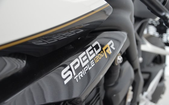 Gebrauchtmotorrad Triumph Speed Triple 1200 RR - Bild 11 Gebrauchtmotorrad Triumph Speed Triple 1200 RR - Bild 11