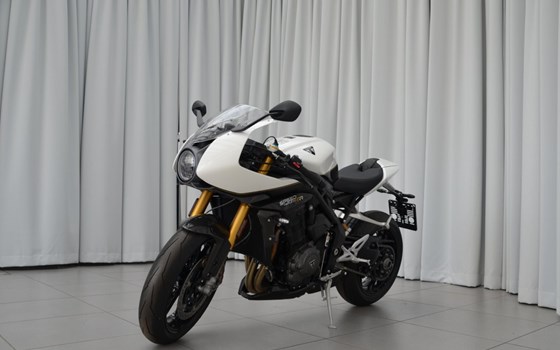 Gebrauchtmotorrad Triumph Speed Triple 1200 RR - Bild 2 Gebrauchtmotorrad Triumph Speed Triple 1200 RR - Bild 2