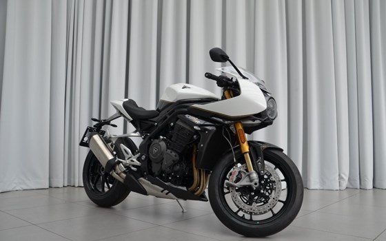 Gebrauchtmotorrad Triumph Speed Triple 1200 RR - Bild 6 Gebrauchtmotorrad Triumph Speed Triple 1200 RR - Bild 6