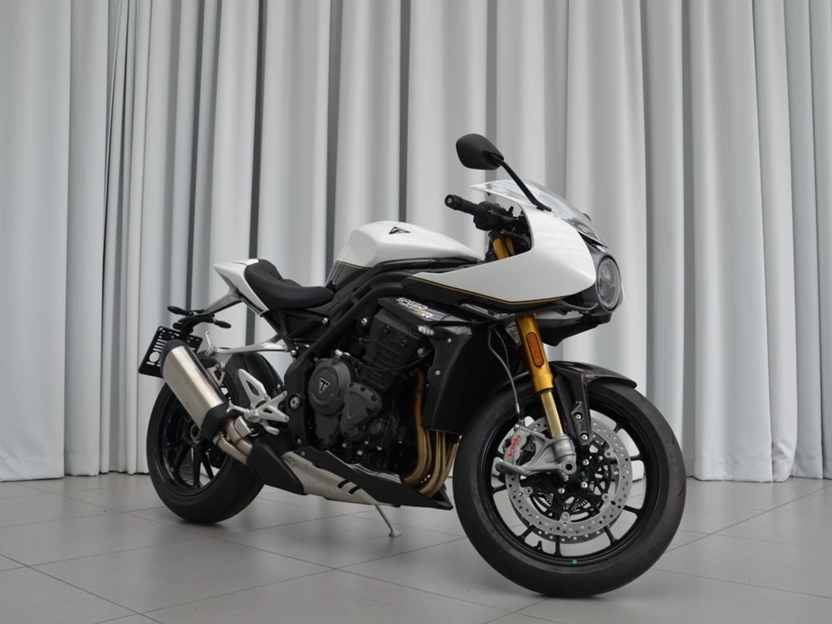 Angebot Triumph Speed Triple 1200 RR Bild 6: Angebot Triumph Speed Triple 1200 RR