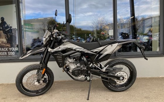Neufahrzeug Sherco 125 4-Takt SM Black Moon RS - Bild 3 Neufahrzeug Sherco 125 4-Takt SM Black Moon RS - Bild 3