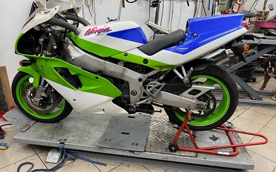 Gebrauchtmotorrad Kawasaki ZXR 750 RR - Bild 25