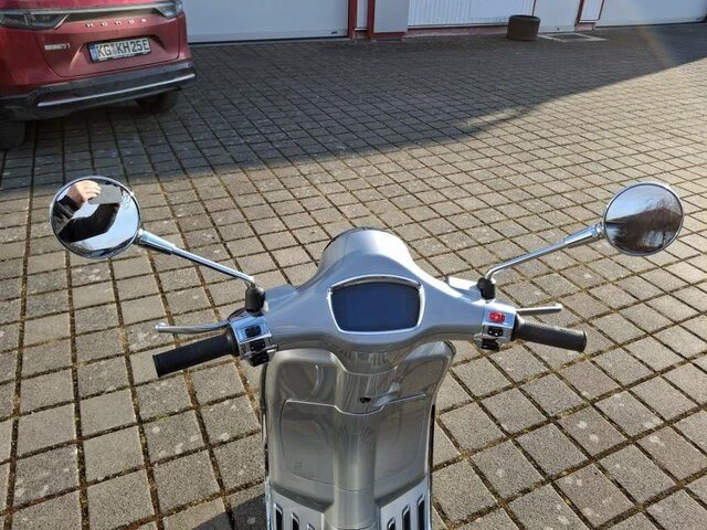 Angebot Vespa Elettrica 70 km/h Bild 7: Angebot Vespa Elettrica 70 km/h