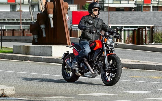 Neufahrzeug Ducati Scrambler Full Throttle - Bild 3 Neufahrzeug Ducati Scrambler Full Throttle - Bild 3