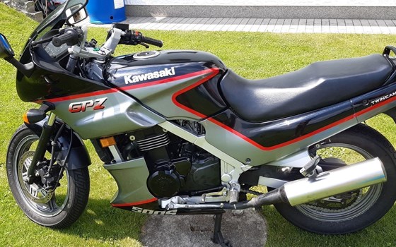 Gebrauchtmotorrad Kawasaki GPZ 500 S - Bild 1 Gebrauchtmotorrad Kawasaki GPZ 500 S - Bild 1