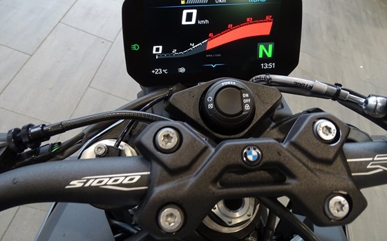 Gebrauchtmotorrad BMW S 1000 R - Bild 7 Gebrauchtmotorrad BMW S 1000 R - Bild 7