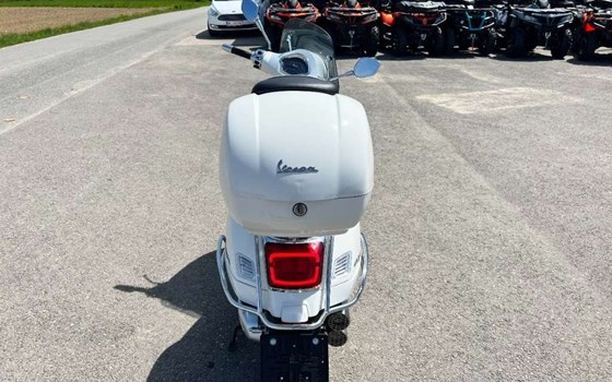 Neufahrzeug Vespa GTS 300 Super - Bild 8 Neufahrzeug Vespa GTS 300 Super - Bild 8