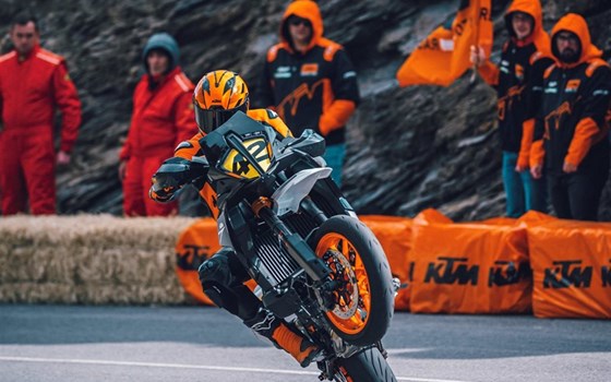 Neufahrzeug KTM 890 SMT - Bild 13