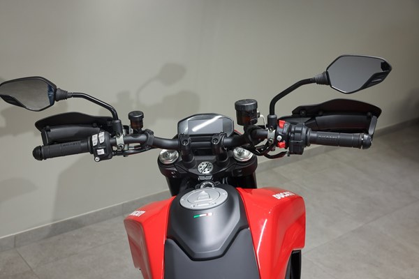 Ducati Hypermotard 950 (rot) - Bild 5